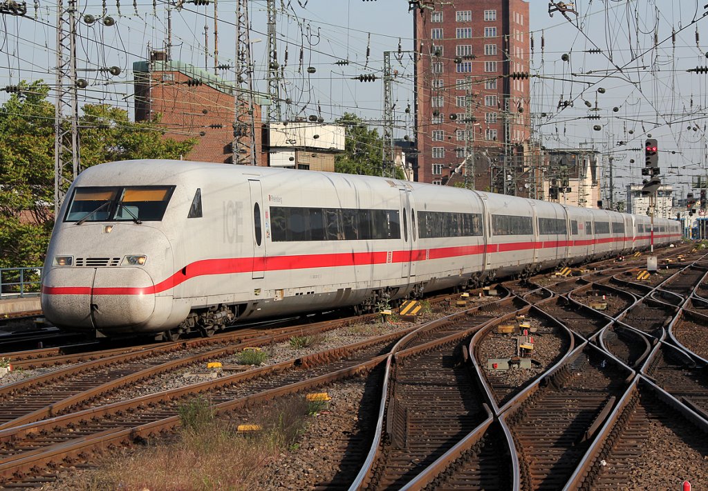 Eine ICE2 Doppeltraktion in K�ln Hbf am 07.05.2011