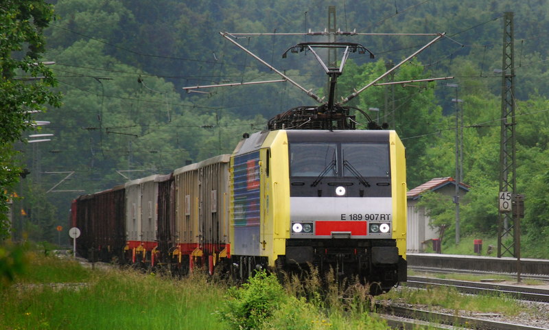 ES 64 F4-007, aufgenommen am 31.05.10, bei der Durchfahrt durch A�ling.