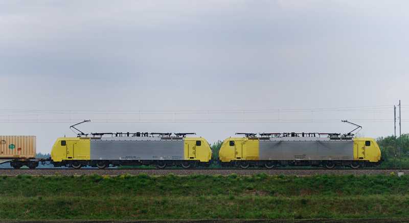 ES 64 F4-023 + ES 64 F4-202, aufgenommen am 12.05.11, kurz vor Burgau.
