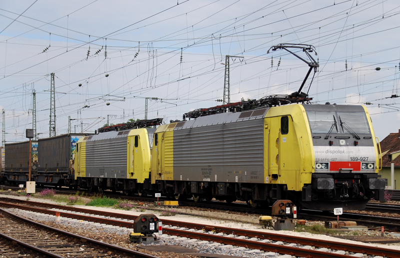 ES 64 F4-027 + ES 64 F4-009, aufgenommen am 04.09.10, bei der Durchfahrt durch Treuchtlingen.