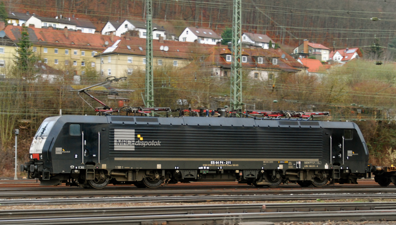 ES 64 F4-211, aufgenommen am 31.03.11, bei der Durchfahrt durch Treuchtlingen.
