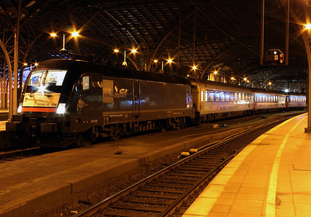 ES 64 U2-034 am EC6 in K�ln Hbf am 10.12.2011