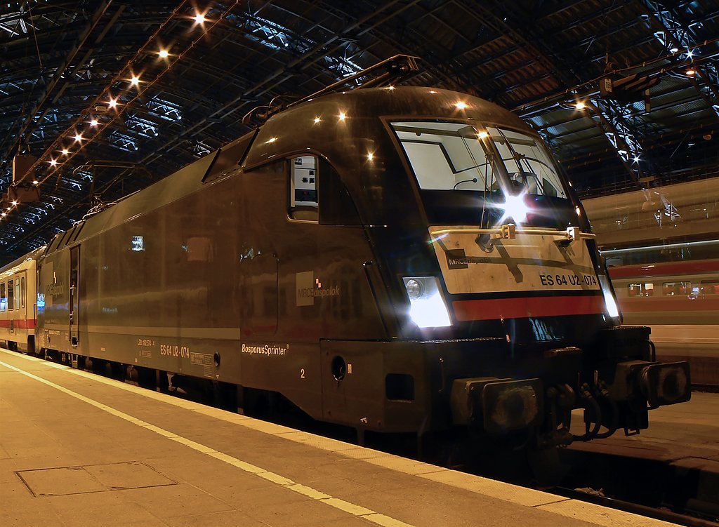 ES F4 U2-074 am IC1817 aus Hamburg Altona kommend an Gleis 6 in K�ln Hbf am 7.3.2010