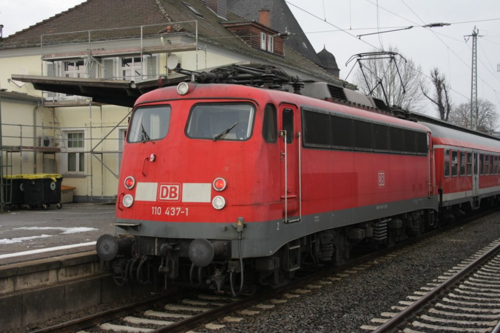 hier relext die 110er noch etliche Minuten in Friedberg. Sie brachte Ihre RB aus Gie�en nach Friedberg und macht sehr lange Pause bis Sie zur�ck fuhr.

Patrick E.