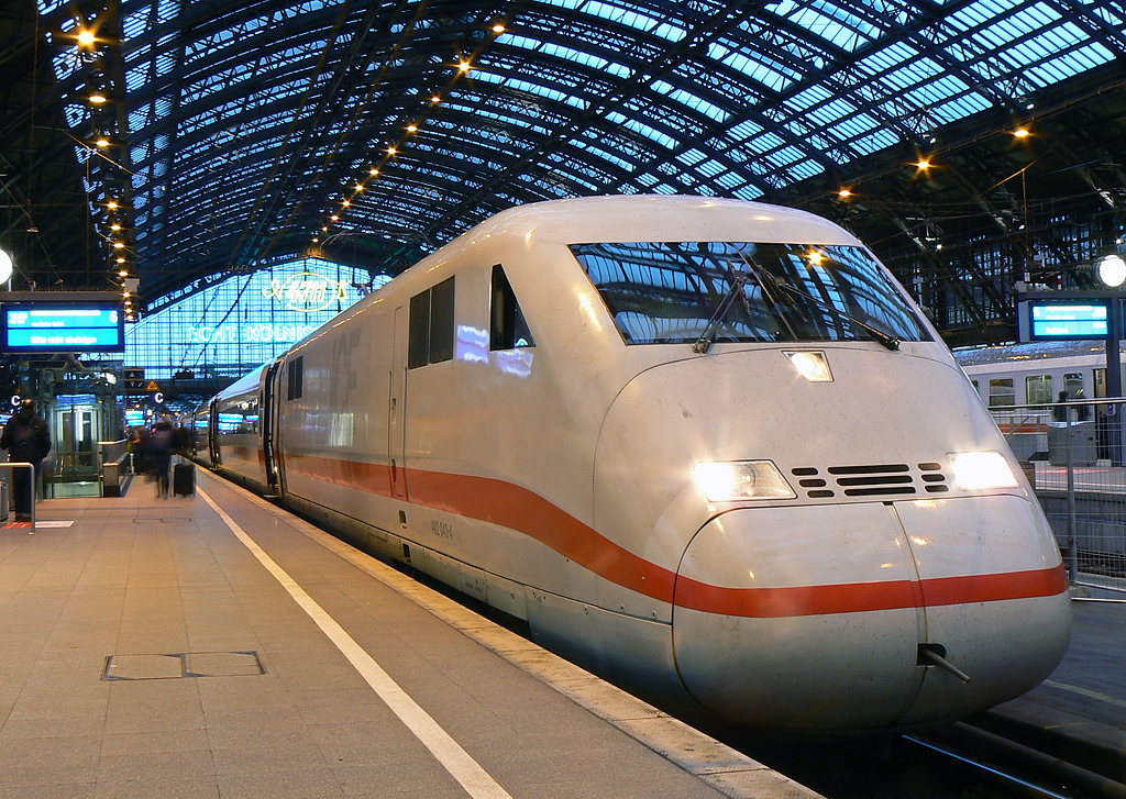 Impression mit ICE2 in K�ln Hbf. am 12.12.2010