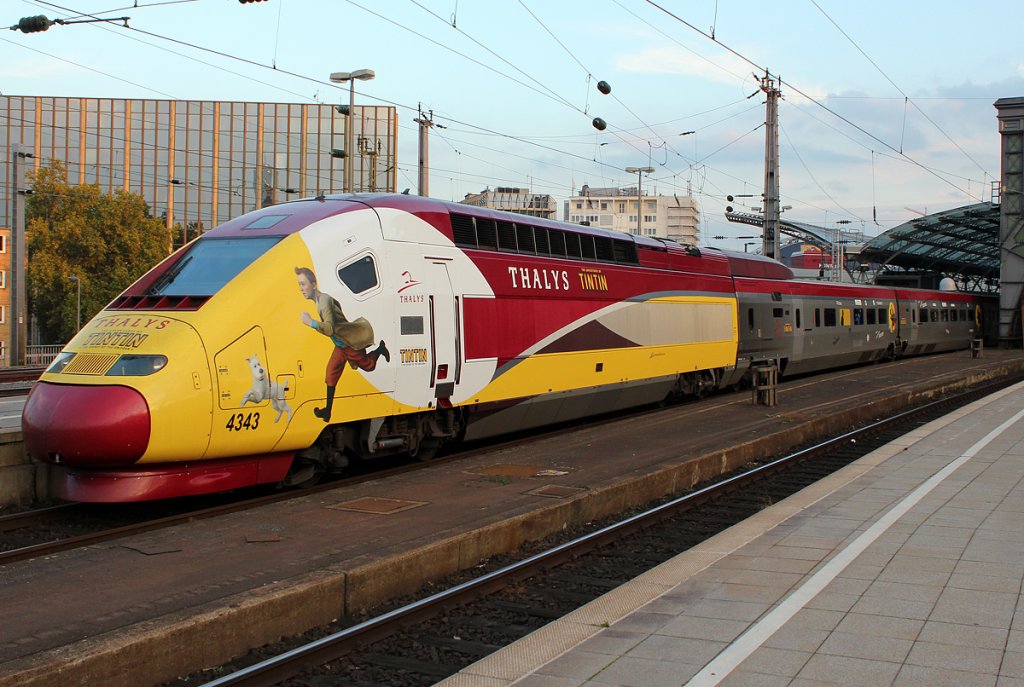 Thaly´s 4343 mit neuer  Tim & Struppi  Werbung in K�ln Hbf am 30.10.2011
