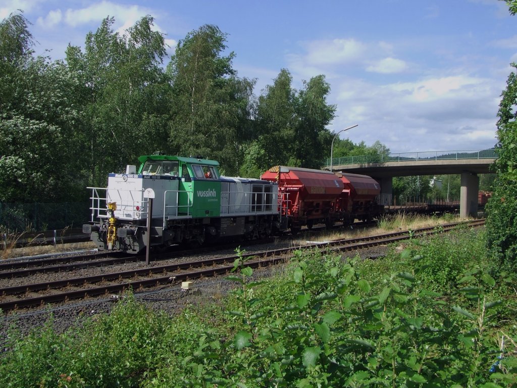 �bergabefahrt am 20.06.2008 der Kreisbahn Siegen-Wittgenstein (KSW) in Herdorf, mit der G 1000 BB Vossloh Locomotives Leihlok (1001322), vom Gleis der KSW aufs DB Gleis (KBS 462), Richtung Betzdorf.