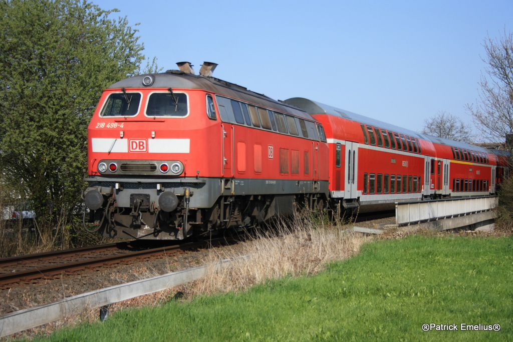 Und da kam sie wieder 218 498-4, diesmal kurz vorm Einfahrsignal von Niederdorffelden mit Ihren 4-Dostos. Am 16.04.2010