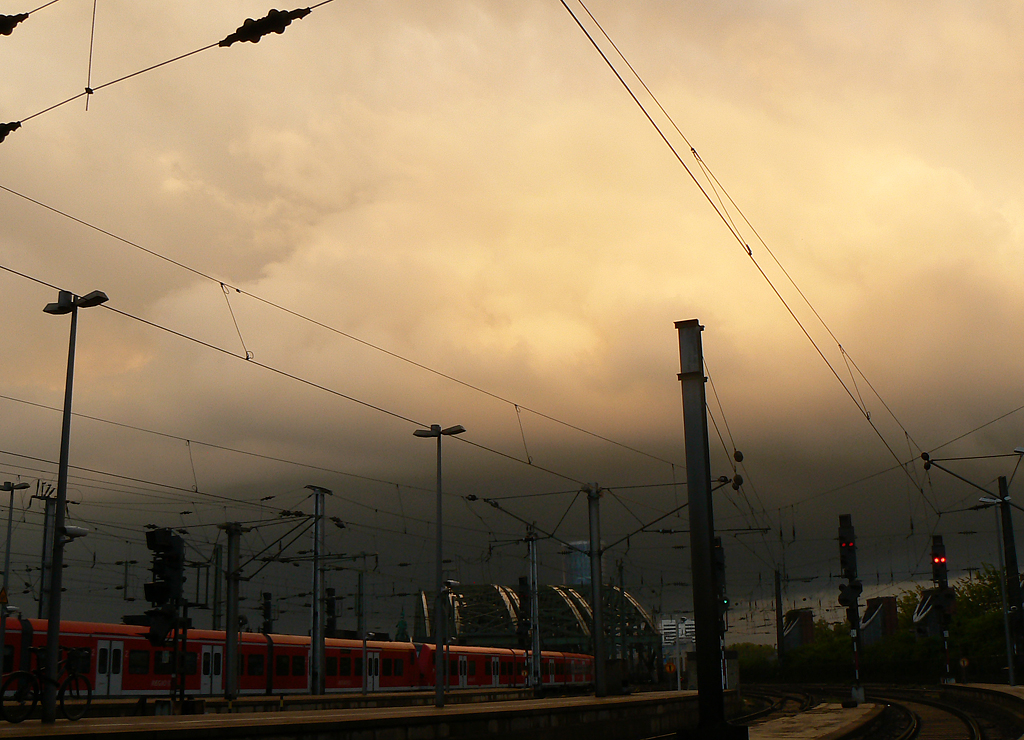 Wetterstimmung in K�ln Hbf am 02.05.2010