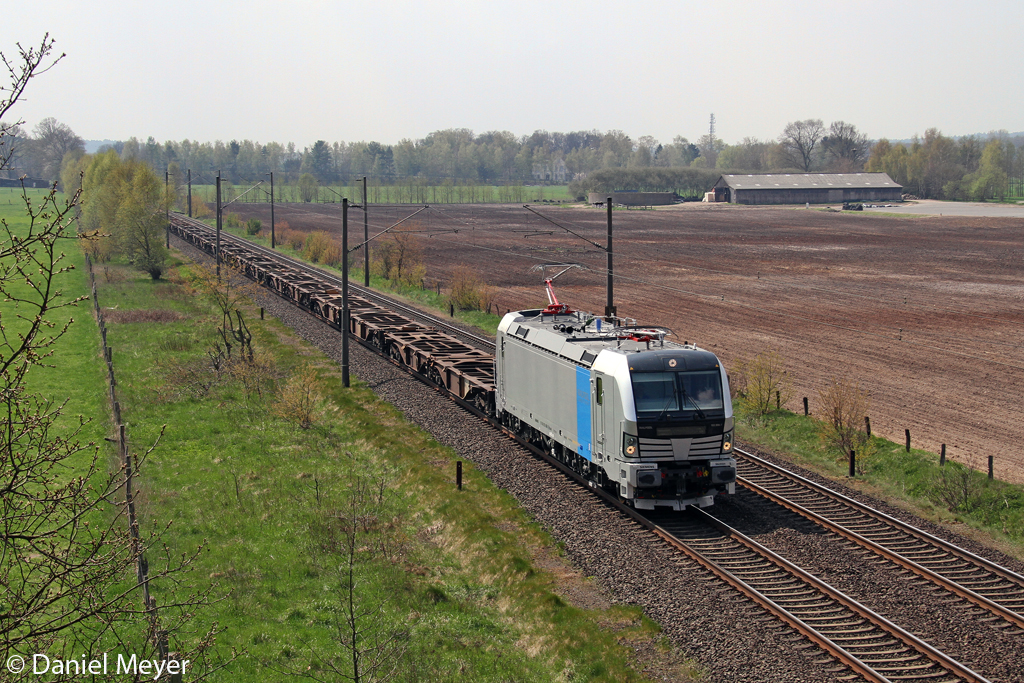 Die 193 806-7 in Ramelsloh am 04,05,2013