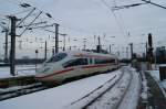 ICE 406 054-7 (International) bei der Ausfahrt in K�ln-hbf am 27.12.2010.