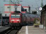Der Renn-Trabbi 143 837-3 kommt als Mittel-Rhein-Main-Express aus Koblenz gerade in Frankfurt Hbf Gleis 1a an.