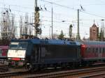 Und die MRCE185 554-3 schiebt Ihre 5 N-Wagen gen W�rzburg.
