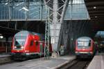 Rechts sieht man die kalte N-Wagen Garnitur die nun mit der angeb�gelten 143 darauf wartet das die 146er vielleicht nach Fulda f�hrt und sie wieder Aufr�sten und Abfahren darf.