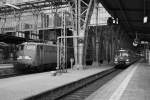 Weil man das Verkehrsrot nicht mehr sehen kann, mal ein Schwarz-Weiss Bild zweier Oldies.