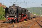 01 2066-7 kommt mit einem Sonderzug aus 15 Wagen (u.a.