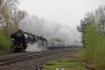 01 1066 / 012 066-7 mit ihrem 15 Wagen Sonderzug bei Erftstadt auf dem Weg rtg Trier/Saarbr�cken am 27.04.2013