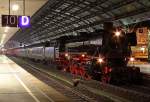 41 360 mit einem Sonderzug nach Venlo abfahrbereit an Gl.9 in K�ln Hbf am 01.12.2012