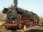 44 2546-8 dampft in der Morgensonne am G�terbahnhof Linz am Rhein vor sich hin, Linz (Rhein) am 24.04.2010