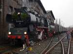 52 8134-0 steht abfahrbereit im alten BW K�ln Nippes f�r ihr Fahrt zum Christkind nach Engelskirchen am 11.12.2010