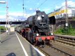 NRW-Tag Siegen die 52 8134-0 der Eisenbahnfreunde Betzdorf l�uft mit Sonderplanzug von Altenhundem im Hbf Siegen am 19.