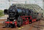 52 8134-0 der Eisenbahnfreunde Betzdorf bei der Einfahrt in K�ln Hbf mit einem Sonderzug zu  K�lner Lichter  am 09.07.2011
