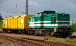 203 211-8, aufgenommen vor einem geheimnisvollen, geschlossenem Waggon, am 07.06.10, bei der Durchfahrt durch Gersthofen.