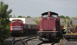 IM Vordergrund die EfW 212 047-5 und dahinter steht V100.3 der Hessichen G�terbahn.