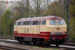 Noch eine Schienensch�nheit: 217 001-7 im Lokportrait.