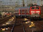 Die 218 442-2 erreicht und wird bald in das im Hintergrund befindliche BW1 aufbrechen.