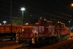 Die 260 233-9 und eine weitere V60 der EfW stehen Abends im Bahnhof Neuwied.