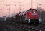 294 787-8 mit Sch�ttgutzug kurz vor Sonnenuntergang in Ratingen-Lintorf am 07.03.2011