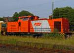 293 002-2 der RTS steht abgestellt mit einem Bauzug am Bf.