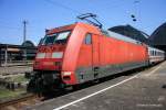 Die 101 132-8 leider mit toten M�cken am 18.04.2010 in Karlsruhe uunterwegs.