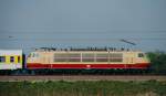103 222-6, aufgenommen am 29.04.11, kurz nach Burgau, einen Messzug schiebend.