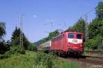 Mit dem Rbz69329 (K�ln Deutzerfeld - Ludwigshafen) legt sich die Saarbr�cker 110 248 nahe Pfaffendorf in die Kurve.