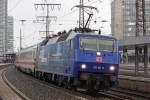Die 120 151-6 mit dem IC 2861 von K�ln Hbf nach Berlin Ostbahnhof in Essen Hbf am 26,02,10