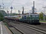 E40 128 f�hrt den Museumszug des DB Museums Koblenz in rtg Siegen am 22.10.2010 durch K�ln/Messe Deutz 