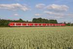 Die 143 309-3 schiebt die S6 Richtung Essen Hbf in Langenfeld(Rhld)am 17,06,12
