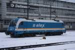 183 004 am 11.12.2010 im Bahnhof von Regensburg