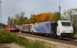 185 663-2 + 186 281-2 passieren die am Signal stehende 1144 097 in A�ling.