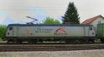 Seitenportrait der 185 407-4, Marco Polo, aufgenommen am 12.05.13, in A�ling.