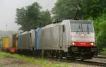 186 104-6 + 186 107-9, aufgenommen am 02.06.10, bei der Durchfahrt durch A�ling.
