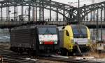 ES 64 F4-092 passiert bei der Einfahrt in den Hbf M�nchen die ES 64 U2-070.