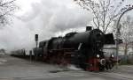 Hier bescleunigt die 52 4867 gerade Ihren Sonderzug nach dem der B� geschlossen worden ist.