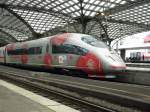 ICE 3  Frauenfu�ball  im K�lner Hbf am 11.12.10