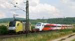 ES 64 U2-095, mit einem sch�nen italienischen, graffittifreien Zug am Haken.