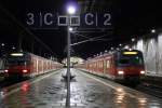 Am 11.12.2010 stehen noch zwei Vollzug Einheiten von 420ern im Wiesbadener Hbf nebereinander.