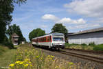 628 521-7  Archsum  als  RE-G 1425 (Westerland(Sylt) - Bredstedt) am 06.07.2017 bei Risum-Lindholm.
