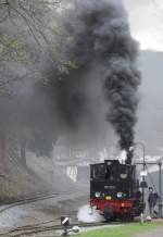 99 7203 beim Wasser tanken im Bahnhof Brohl der Brohltalbahn.4.4.10.
